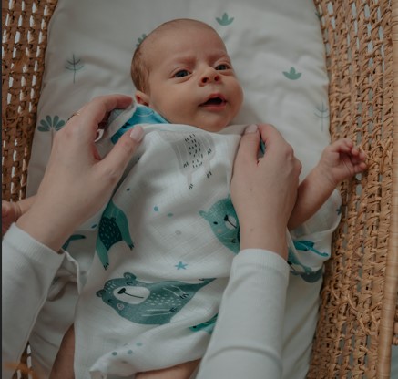 Otulacz muślinowy dla niemowląt Pastelowe Misie image 4