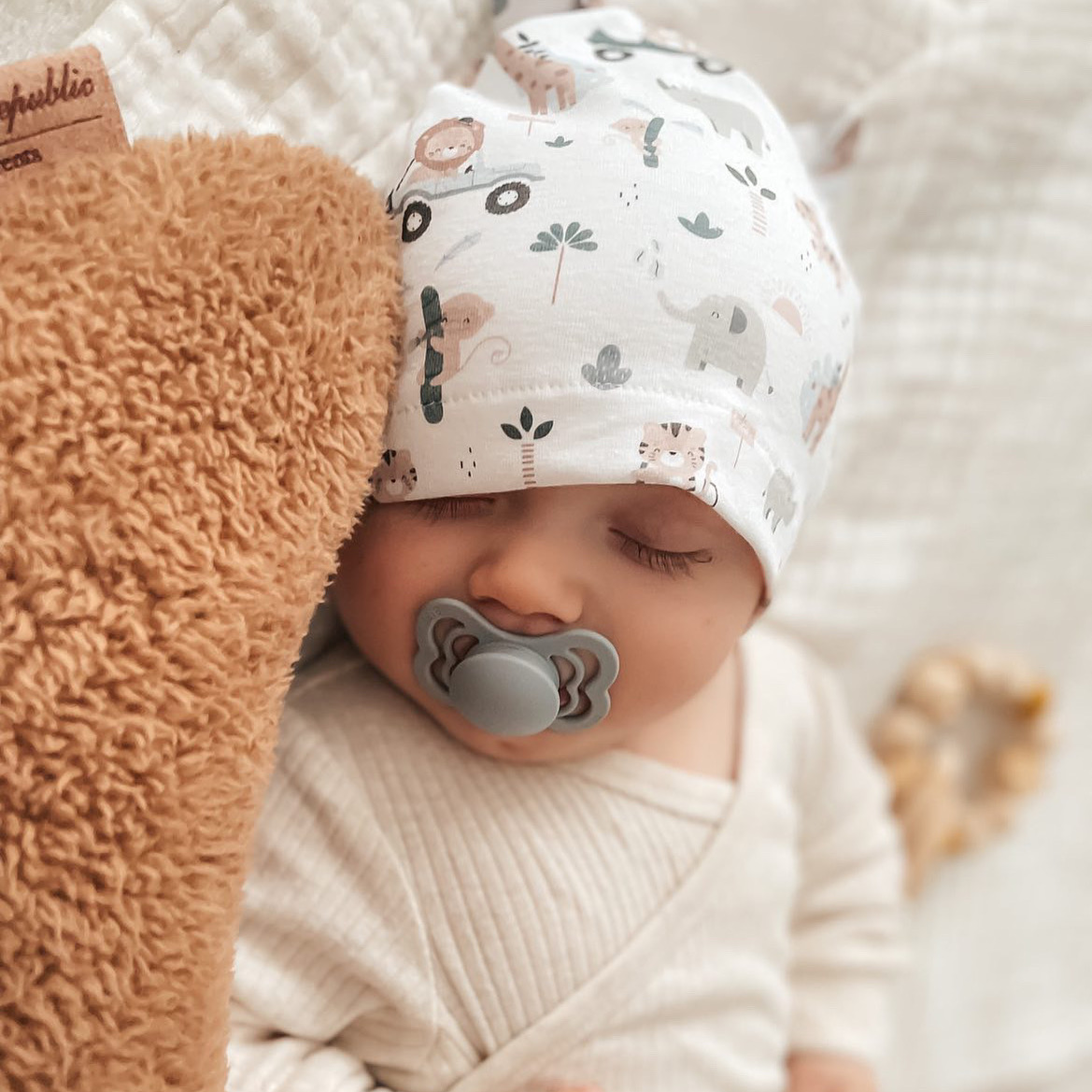 Czapeczka dla niemowlaka z uszami Pastelowe Misie 3-6m gallery 1