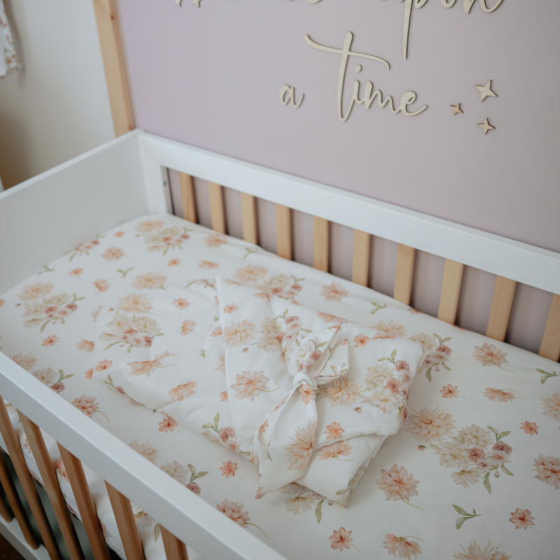 Prześcieradło z gumką do łóżeczka Zaczarowane Dalie 60x120 cm gallery 4