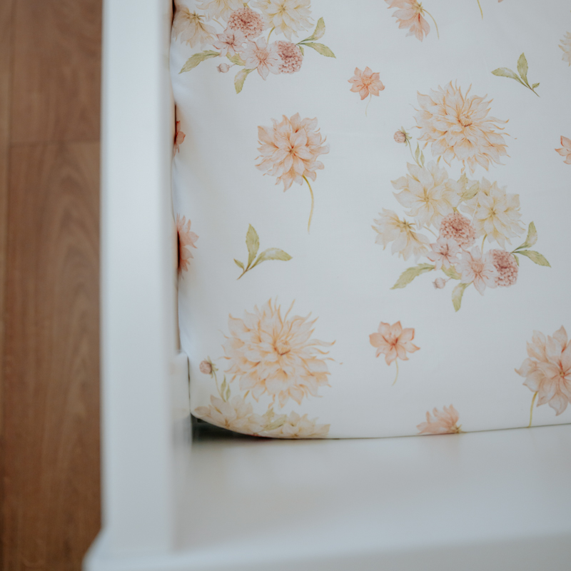 Prześcieradło z gumką do łóżeczka Zaczarowane Dalie 60x120 cm gallery 3