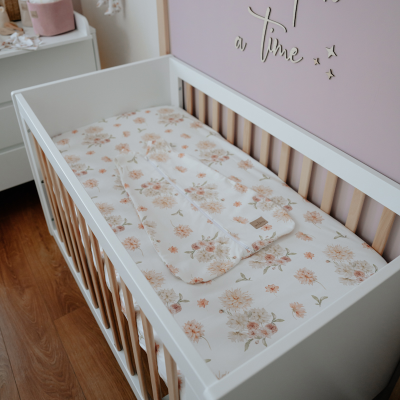 Prześcieradło z gumką do łóżeczka Zaczarowane Dalie 60x120 cm gallery 6