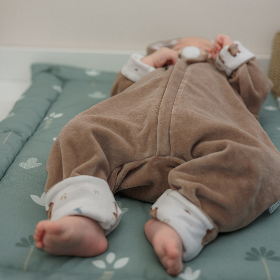 Kombinezon niemowlęcy welurowy Miś Henry gallery 5