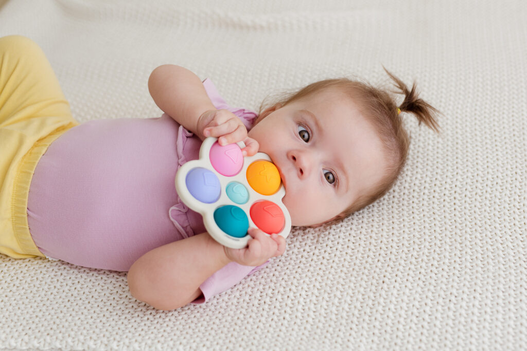 Giligums gryzak Kolorowe kształty POP IT gallery 1