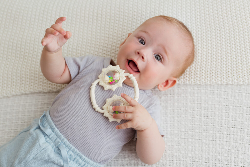 Giligums gryzak/grzechotka Słoneczniki beżowe gallery 1