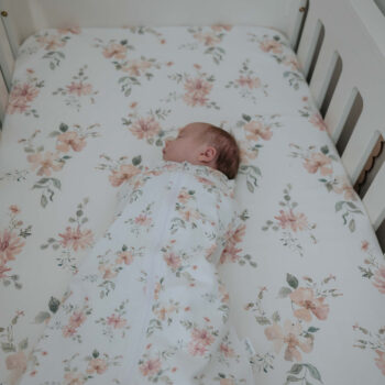 przescieradlo-do-lozeczka-magiczny-ogrod