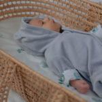 kombinezon-niemowlecy-welurowy-pastelowe-misie-v