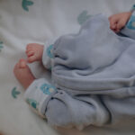 kombinezon-niemowlecy-welurowy-pastelowe-misie-v