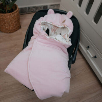 otulacz-do-fotelika-rozowy-magiczny-ogrod