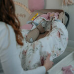 new-otulacz-do-fotelika-welurowy-magiczny-ogrod